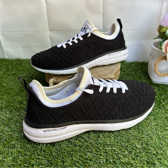 APL🔴TechLoom Phantom women’s Athletic Running black/white shoes  9 - Picture 13 of 16